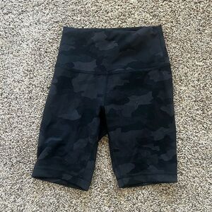 Women’s Lululemon wonder train biker shorts